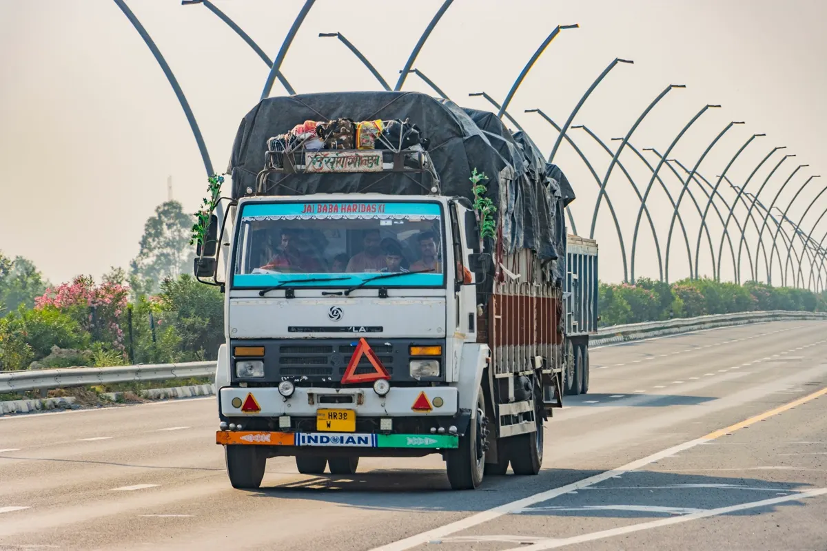 Heavy LPT multi-axle truck